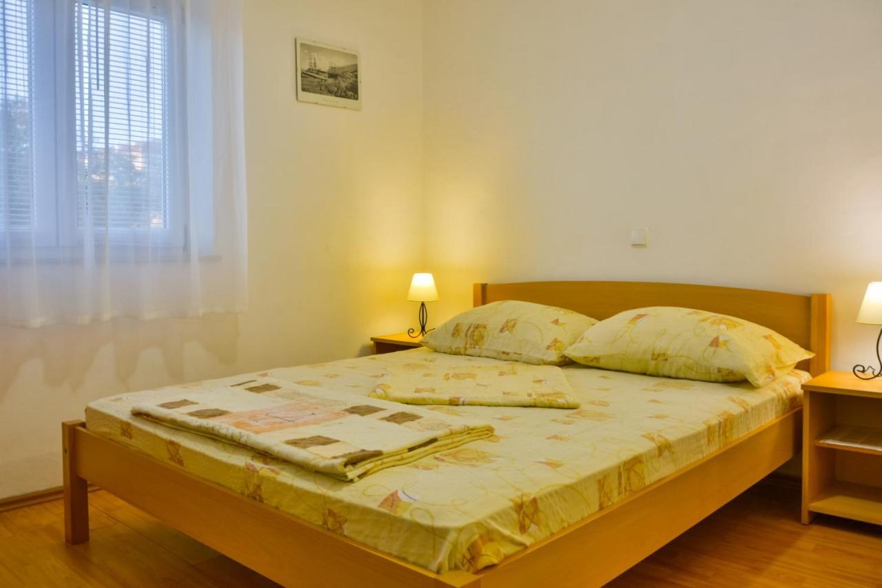 Apartments With A Parking Space Senj - 11520 Exterior foto